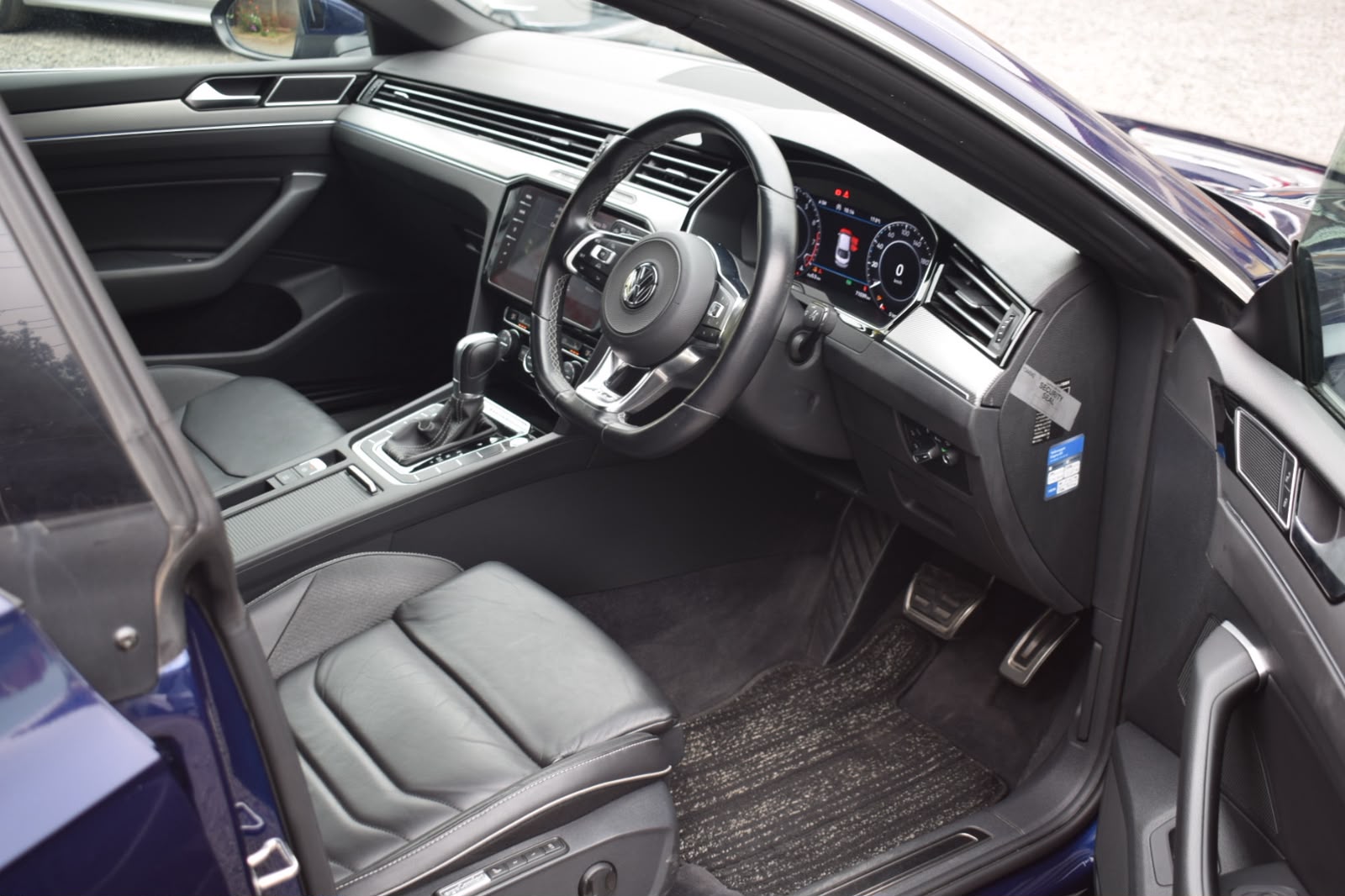 2018 Volkswagen VOLKSWAGEN ARTEON photo 4