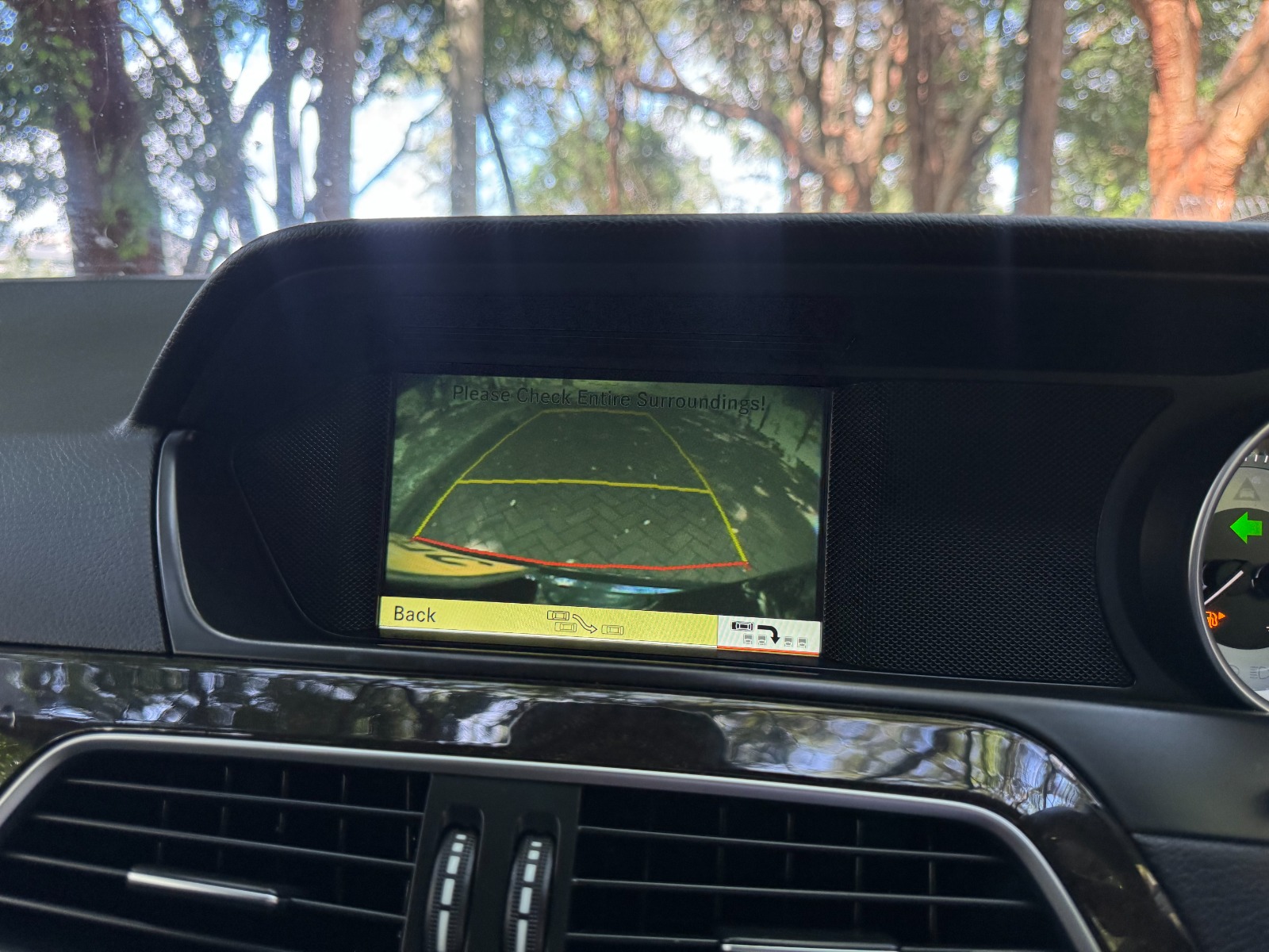 2011 Mercedes C200 photo 11
