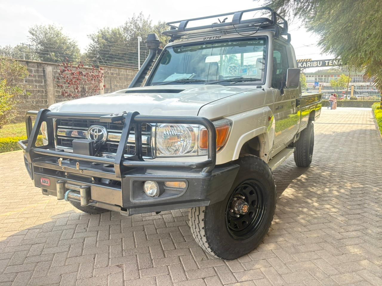 2023 Toyota Land Cruiser 79 Pickup EXUN photo 4