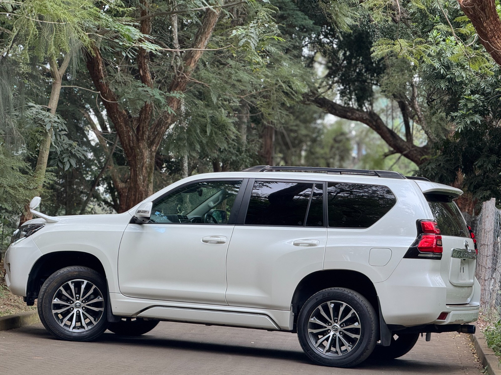Toyota 𝐋𝐀𝐍𝐃𝐂𝐑𝐔𝐈𝐒𝐄𝐑 𝐏𝐑𝐀𝐃𝐎 𝐓𝐗.𝐋