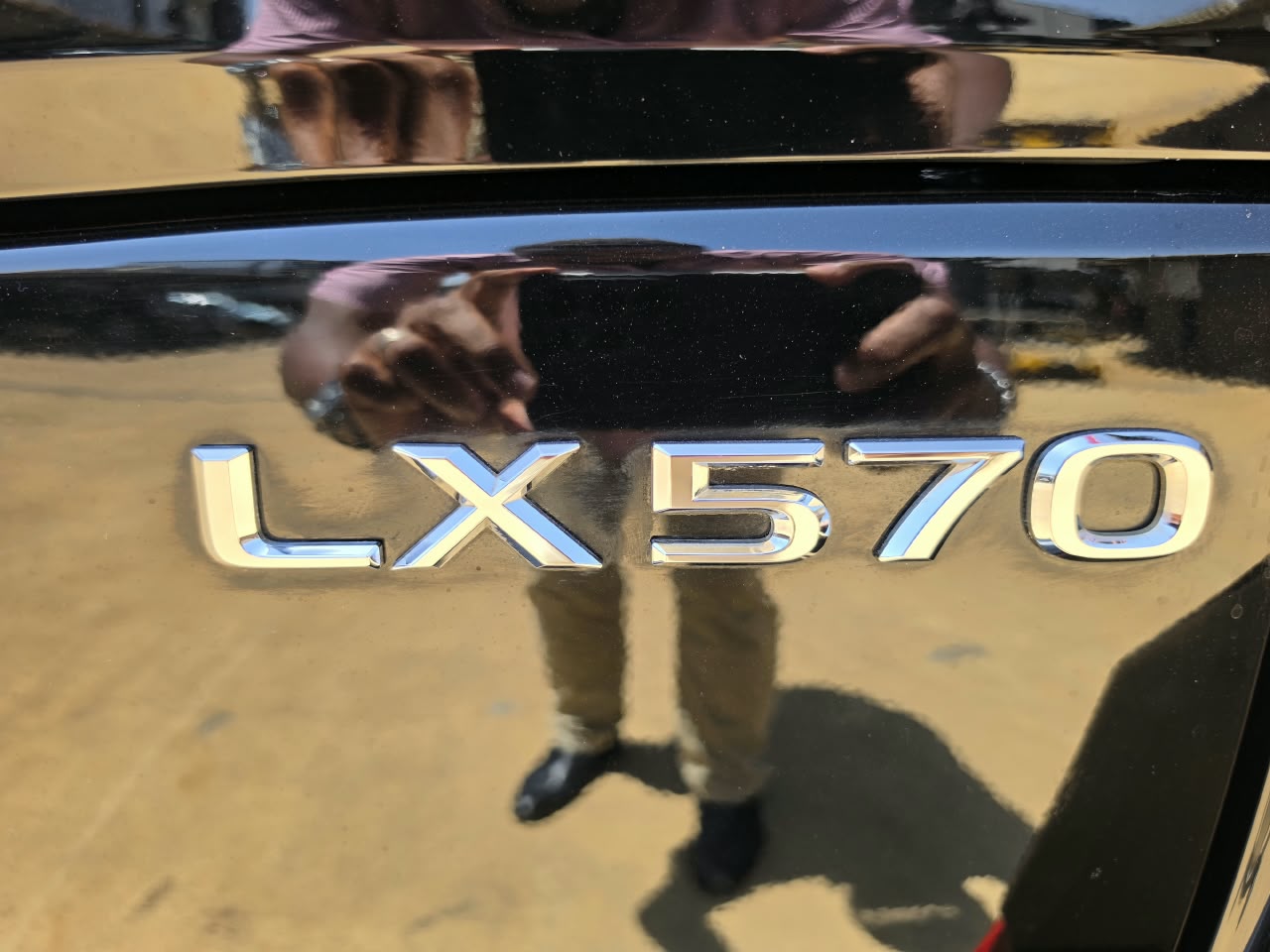 2016 Lexus LX570 photo 5