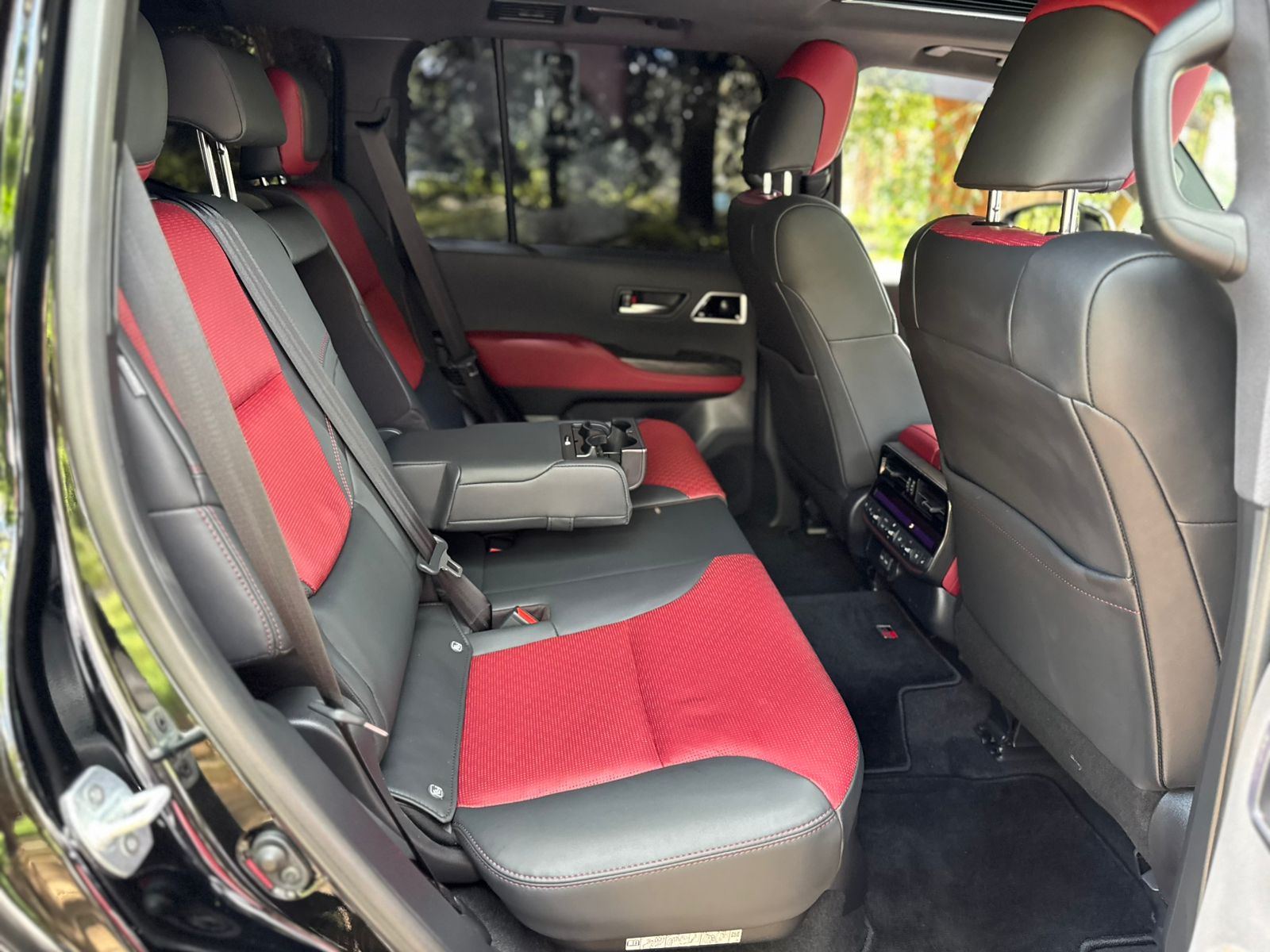 2022 Toyota 𝐋𝐀𝐍𝐃𝐂𝐑𝐔𝐈𝐒𝐄𝐑 𝐋𝐂𝟑𝟎𝟎 𝐆𝐑 𝐒𝐏𝐎𝐑𝐓 photo 11