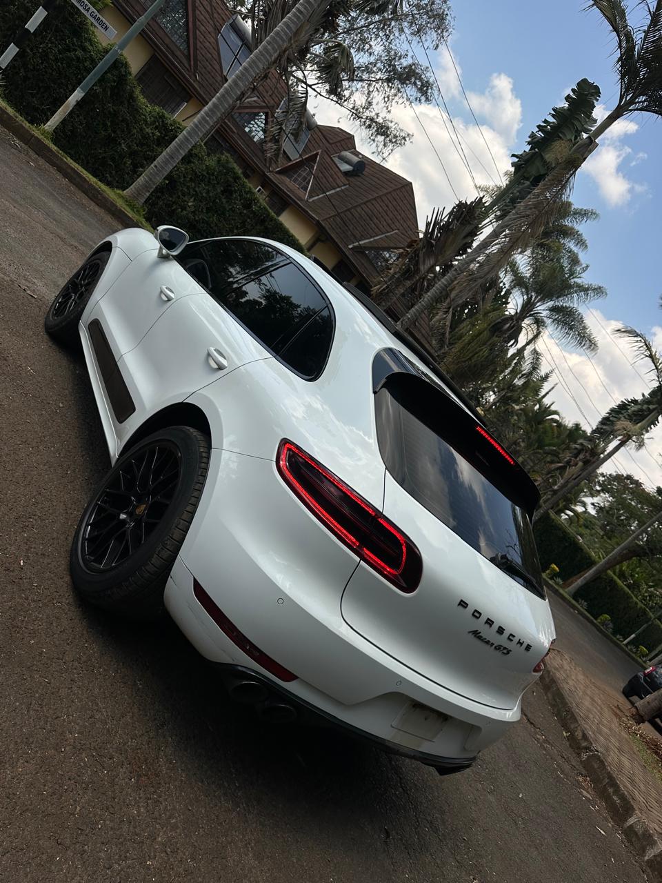 2017 Porsche PORSCHE MACAN GTS photo 4