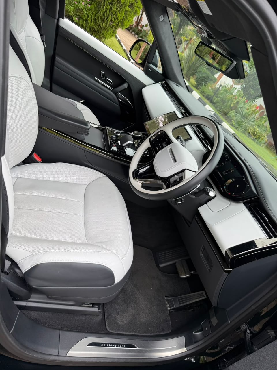 2023 Land Rover Autobiography (New Shape) photo 7