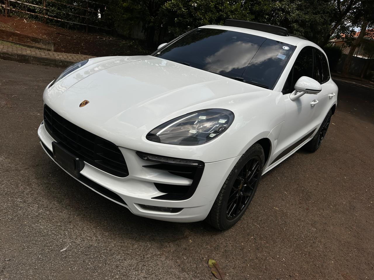 2017 Porsche PORSCHE MACAN GTS photo 3