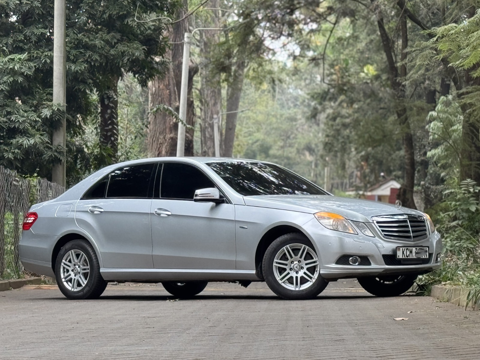 2010 Mercedes 𝐌𝐞𝐫𝐜𝐞𝐝𝐞𝐬 𝐁𝐞𝐧𝐳 𝐄𝟐𝟓𝟎 photo 10
