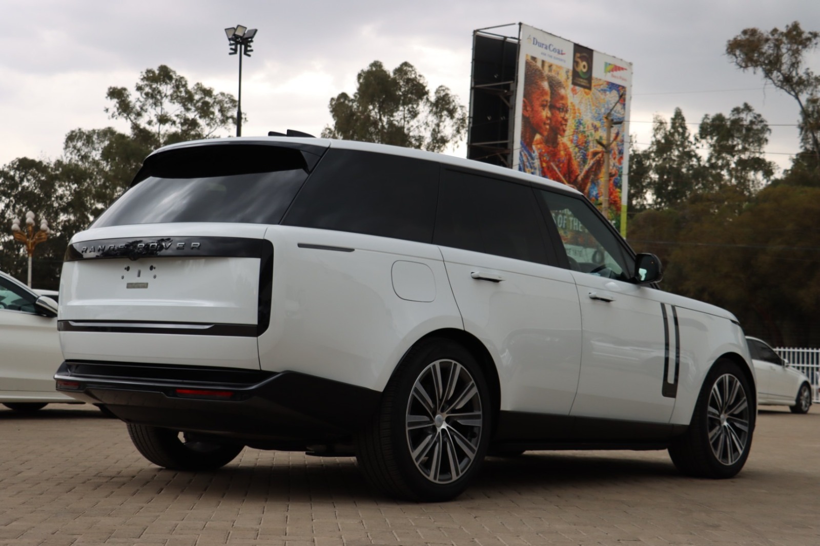 2023 Land Rover 𝐑𝐀𝐍𝐆𝐄 𝐑𝐎𝐕𝐄𝐑 𝐀𝐔𝐓𝐎𝐁𝐈𝐎𝐆𝐑𝐀𝐏𝐆𝐇𝐘 photo 2