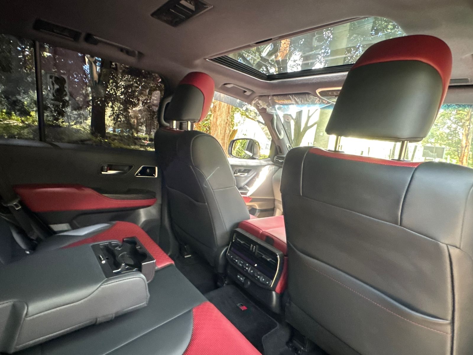 2022 Toyota 𝐋𝐀𝐍𝐃𝐂𝐑𝐔𝐈𝐒𝐄𝐑 𝐋𝐂𝟑𝟎𝟎 𝐆𝐑 𝐒𝐏𝐎𝐑𝐓 photo 9