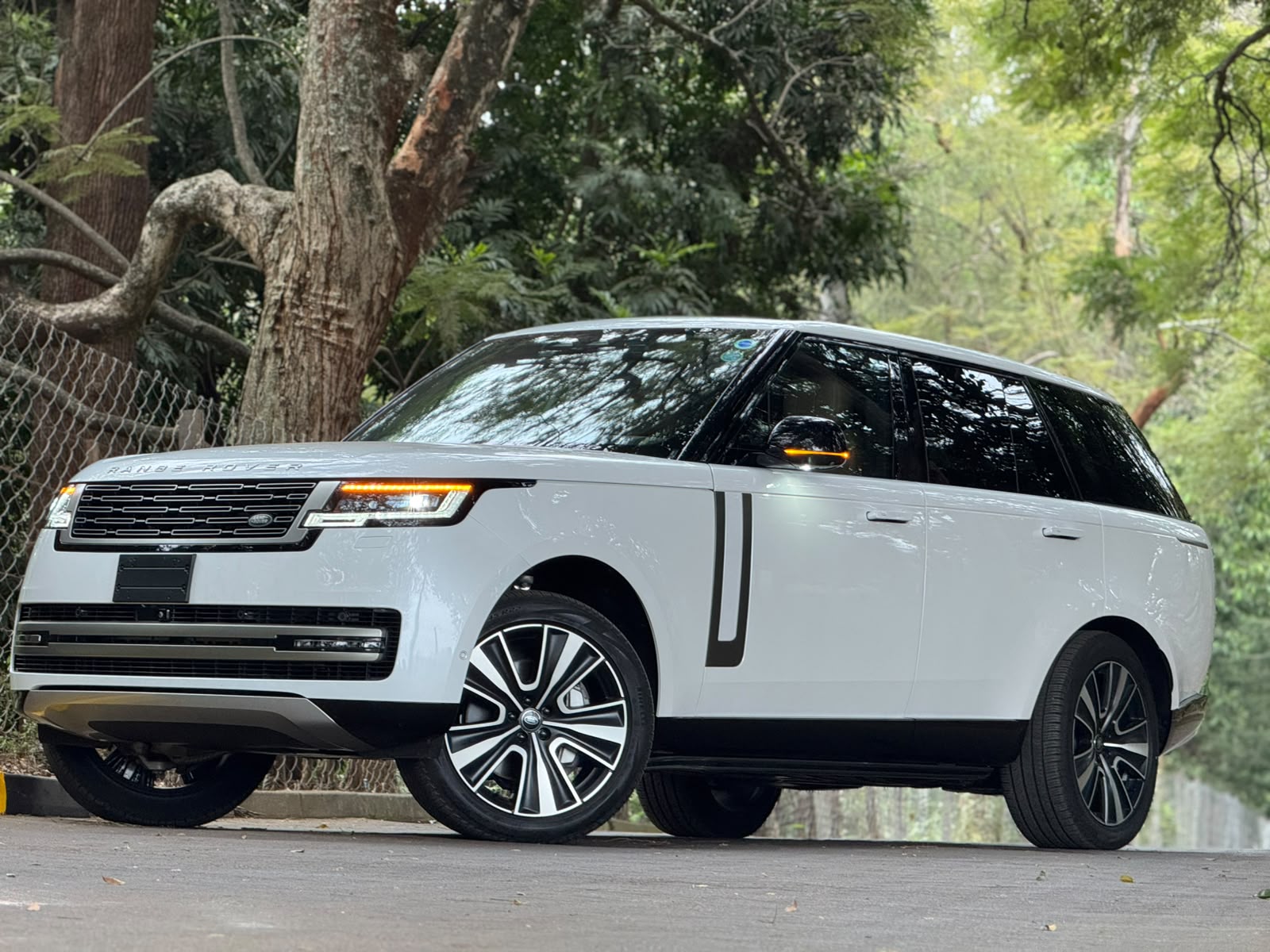 2023 Land Rover 𝐑𝐀𝐍𝐆𝐄 𝐑𝐎𝐕𝐄𝐑 𝐕𝐎𝐆𝐔𝐄 𝐃𝟑𝟎𝟎 photo 18