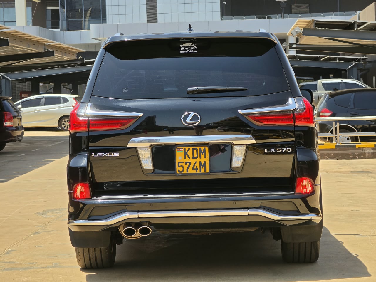 2016 Lexus LX570 photo 17