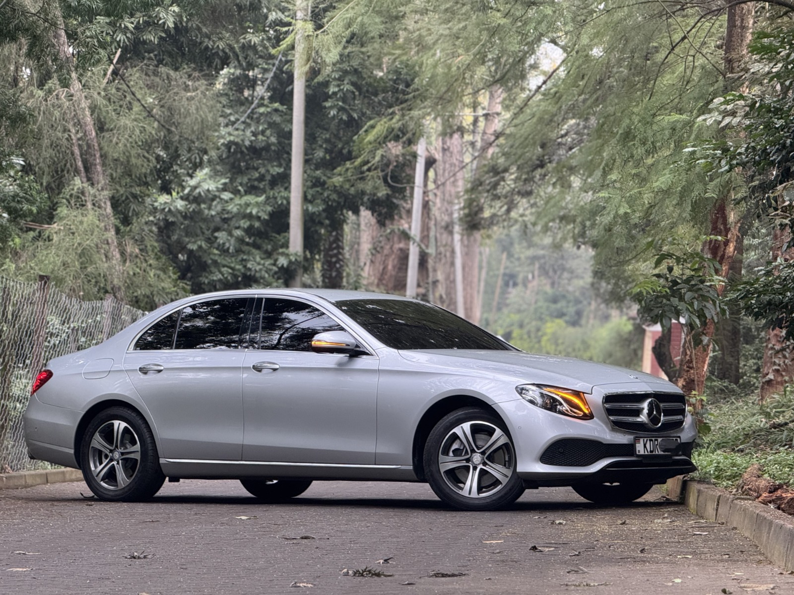 2017 Mercedes 𝐌𝐞𝐫𝐜𝐞𝐝𝐞𝐬 𝐁𝐞𝐧𝐳 𝐄𝟐0𝟎 photo 12