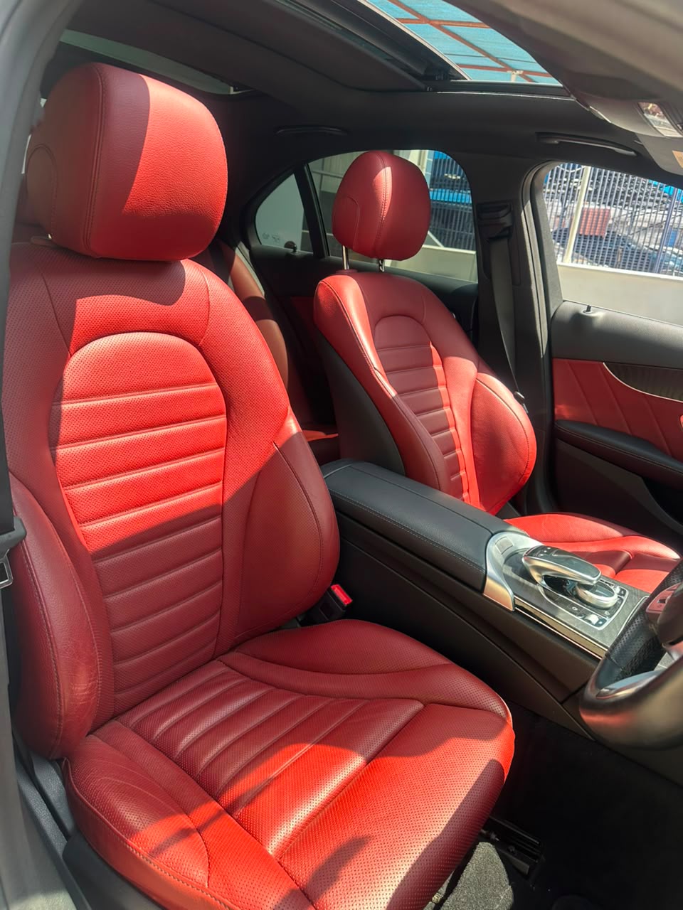 2019 Mercedes C200 photo 3