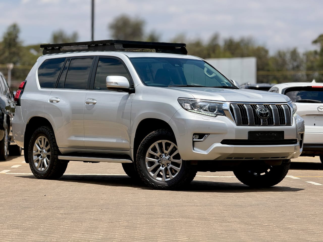 2021 Toyota LAND CRUISER PRADO VXL photo 2