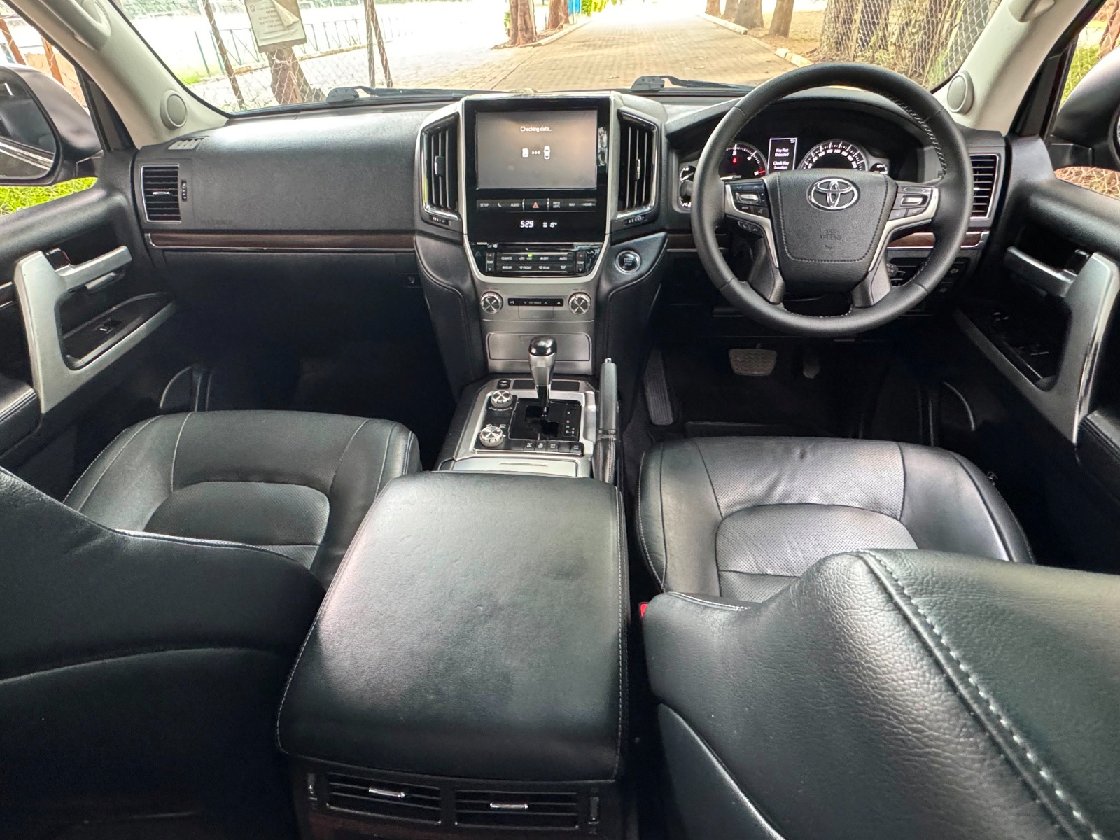 2018 Toyota 𝐋𝐀𝐍𝐃𝐂𝐑𝐔𝐈𝐒𝐄𝐑 photo 13