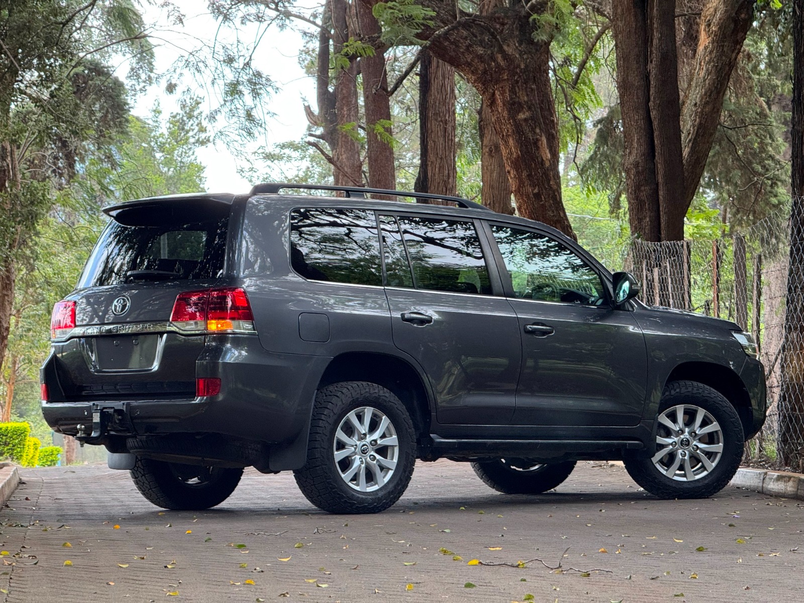 2018 Toyota 𝐋𝐀𝐍𝐃𝐂𝐑𝐔𝐈𝐒𝐄𝐑 photo 3