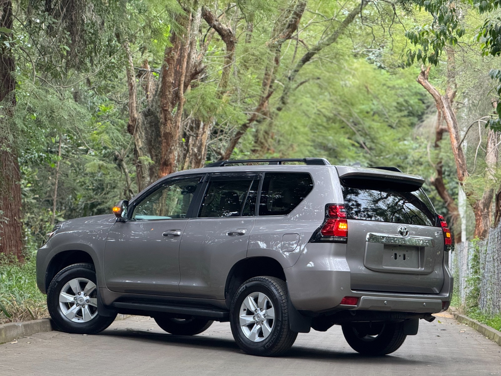 2022 Toyota LANDCRUISER-PRADO-TX.L photo 3