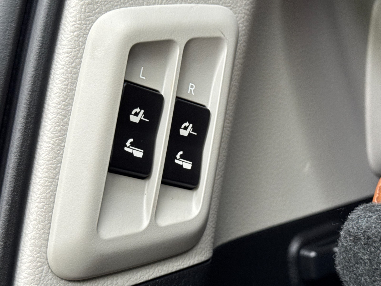 2021 Toyota LANDCRUISER-PRADO-TX.L photo 9
