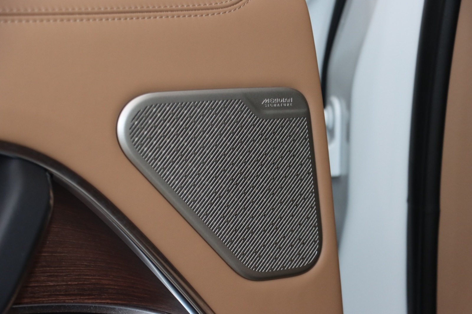 2023 Land Rover 𝐑𝐀𝐍𝐆𝐄 𝐑𝐎𝐕𝐄𝐑 𝐀𝐔𝐓𝐎𝐁𝐈𝐎𝐆𝐑𝐀𝐏𝐆𝐇𝐘 photo 11