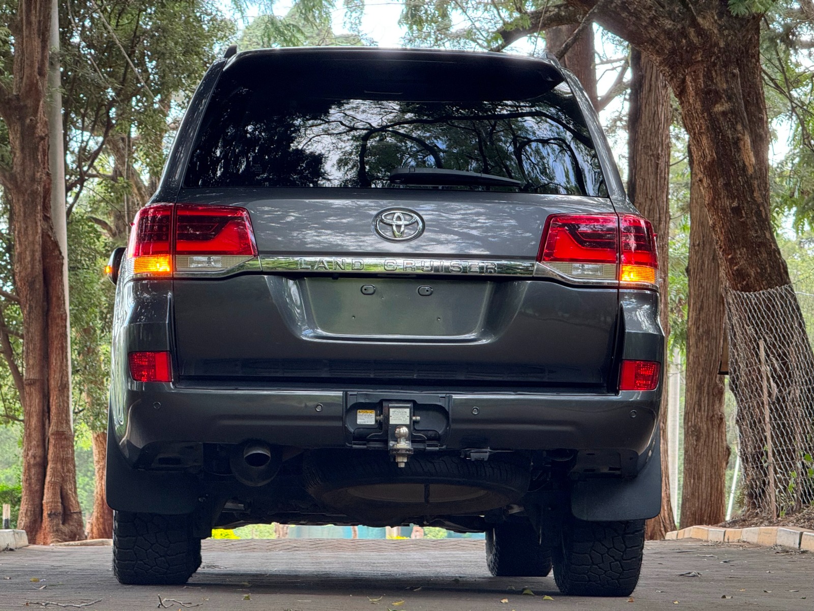 2018 Toyota 𝐋𝐀𝐍𝐃𝐂𝐑𝐔𝐈𝐒𝐄𝐑 photo 5