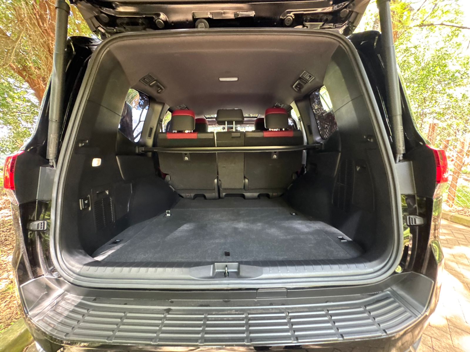 2022 Toyota 𝐋𝐀𝐍𝐃𝐂𝐑𝐔𝐈𝐒𝐄𝐑 𝐋𝐂𝟑𝟎𝟎 𝐆𝐑 𝐒𝐏𝐎𝐑𝐓 photo 10