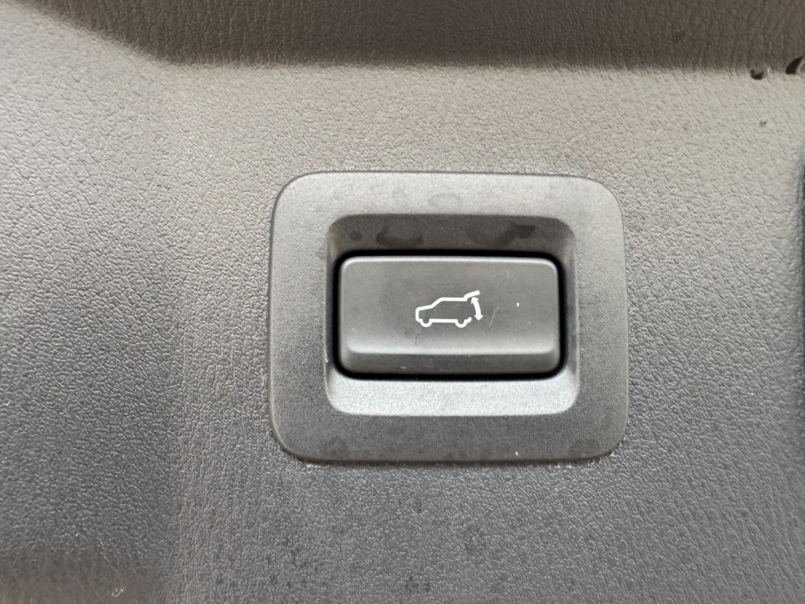 2026 Mazda 𝐂𝐗-𝟖 𝐀𝐖𝐃 photo 9