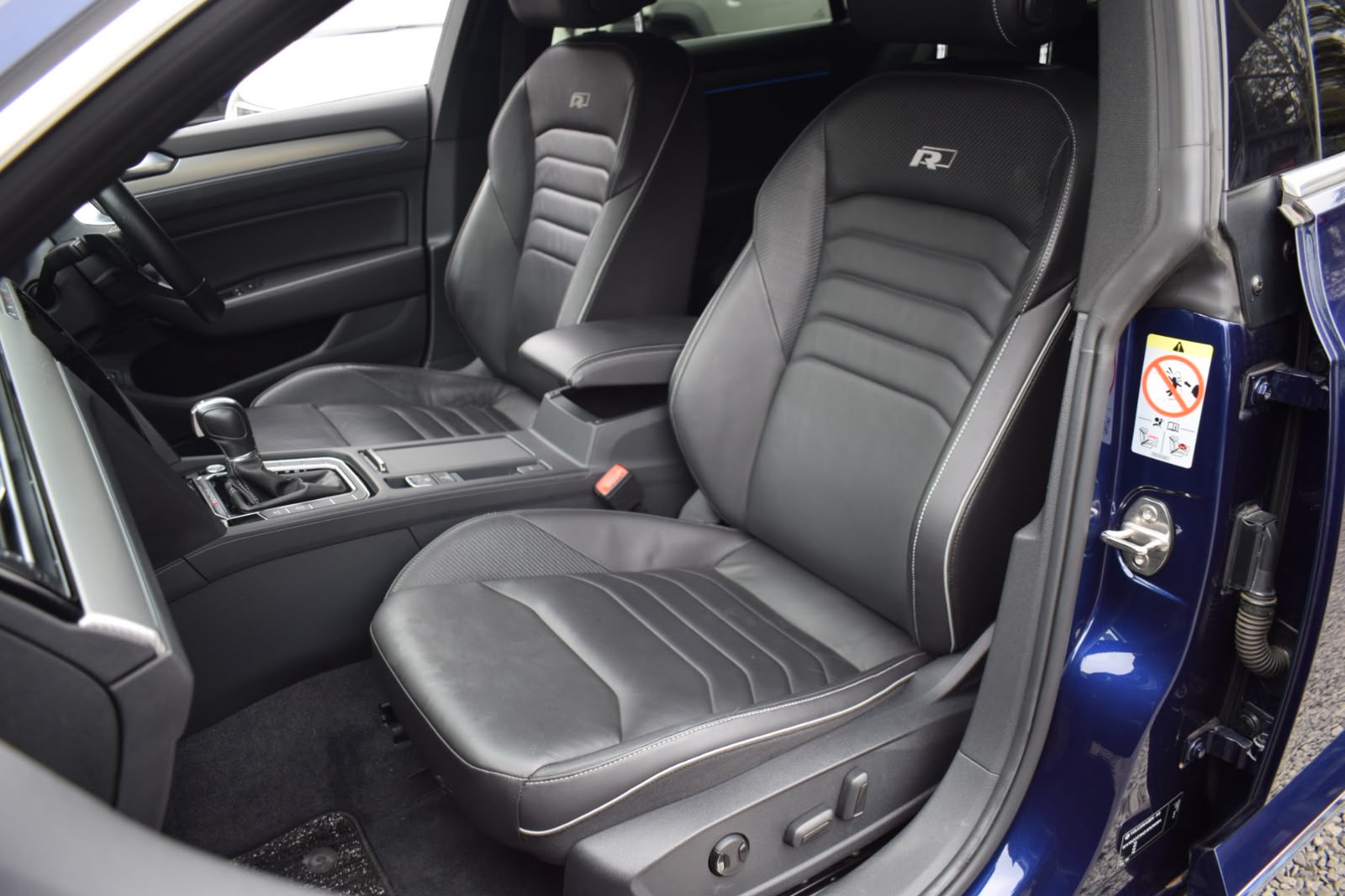 2018 Volkswagen VOLKSWAGEN ARTEON photo 3