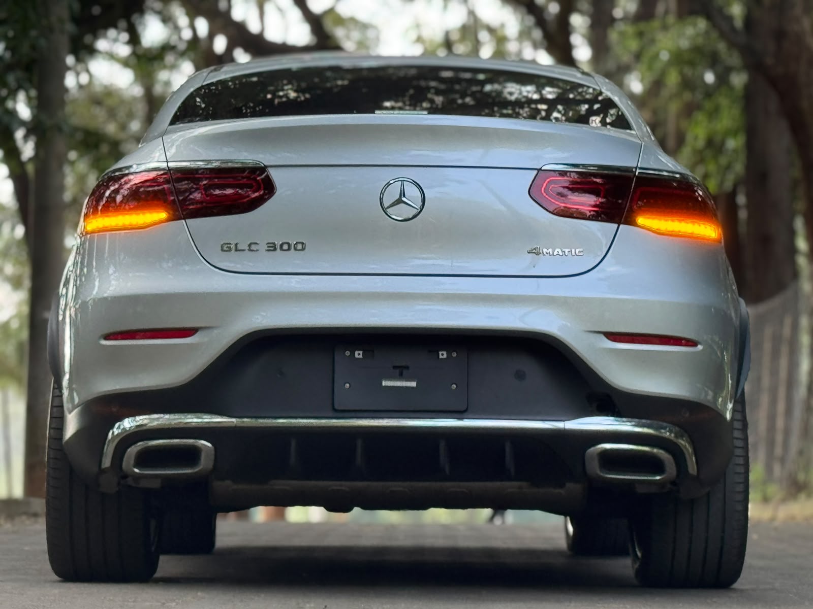 Mercedes 𝐆𝐋𝐂𝟑𝟎𝟎 𝐂𝐎𝐔𝐏𝐄