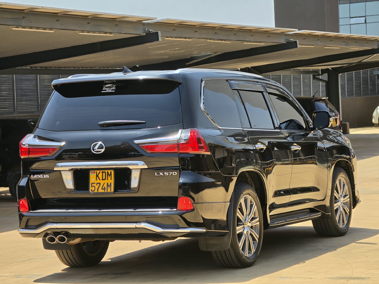 2016 Lexus LX570 photo 13