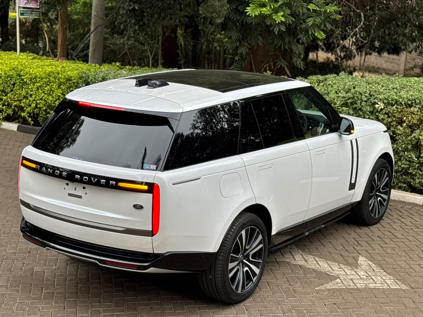 2023 Land Rover 𝐑𝐀𝐍𝐆𝐄 𝐑𝐎𝐕𝐄𝐑 𝐕𝐎𝐆𝐔𝐄 𝐃𝟑𝟎𝟎 photo 17