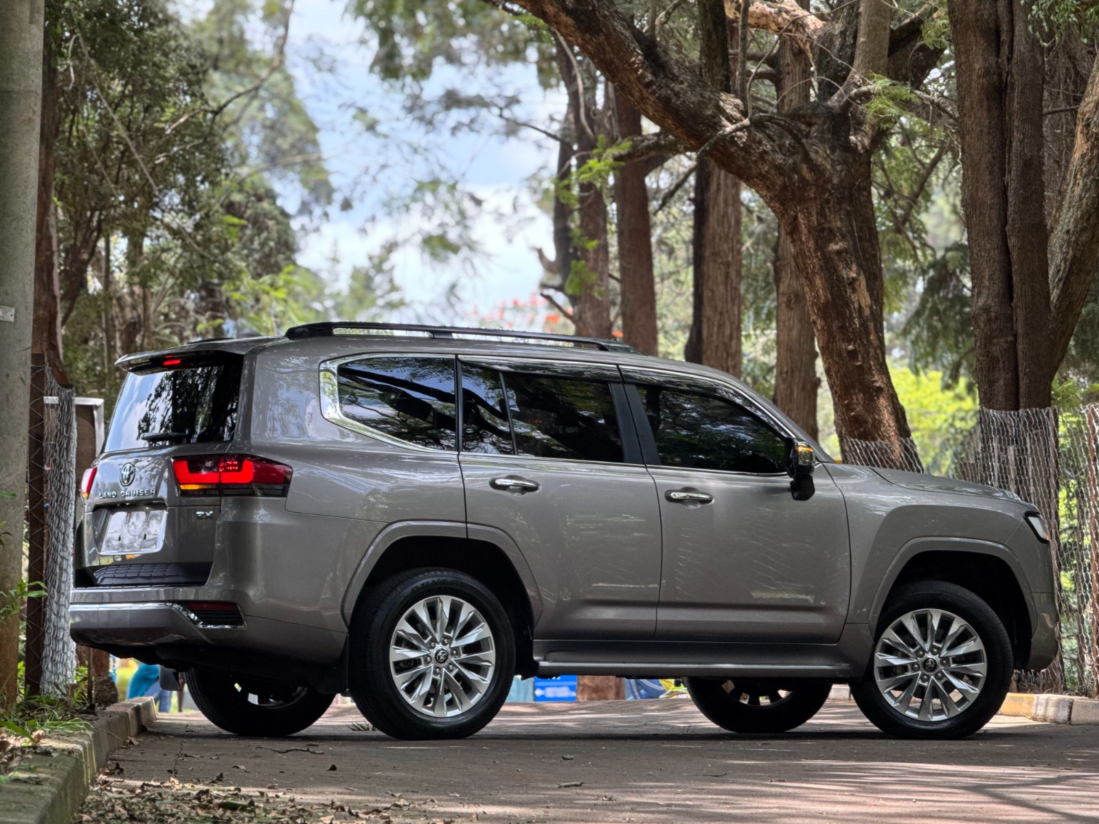 2020 Toyota 𝐇𝐈𝐋𝐔𝐗 photo 16