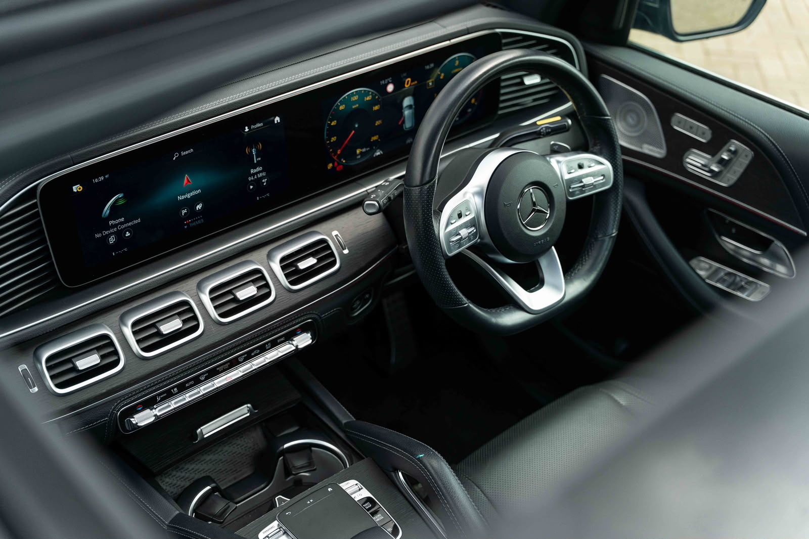 2019 Mercedes GLE400D photo 3