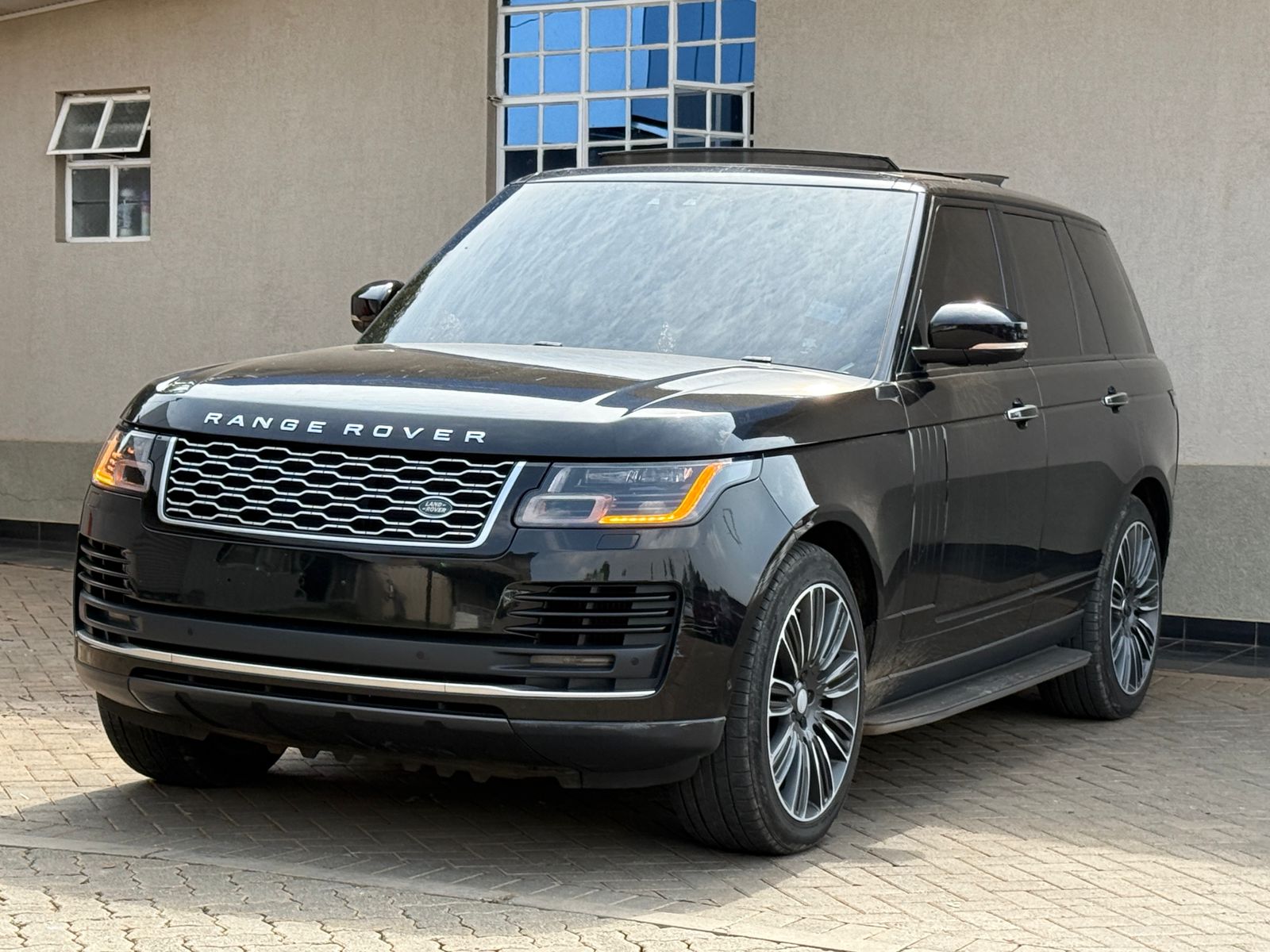 2018 Land Rover Range Rover Vogue photo 2