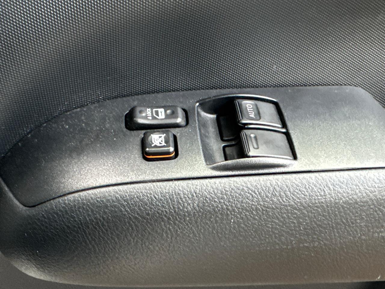 2020 Toyota 𝐇𝐈𝐋𝐔𝐗 photo 7