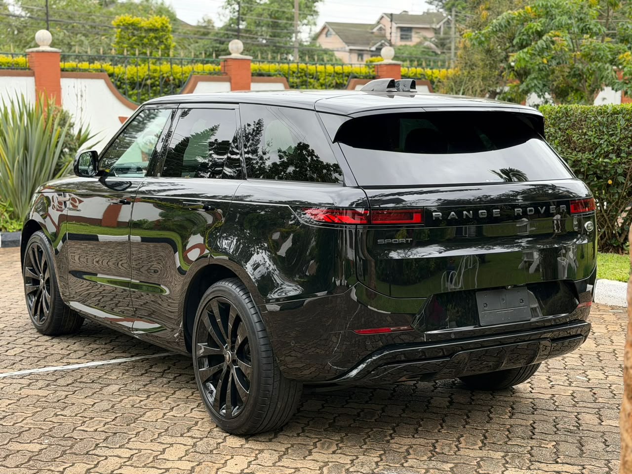 2023 Land Rover Autobiography (New Shape) photo 9
