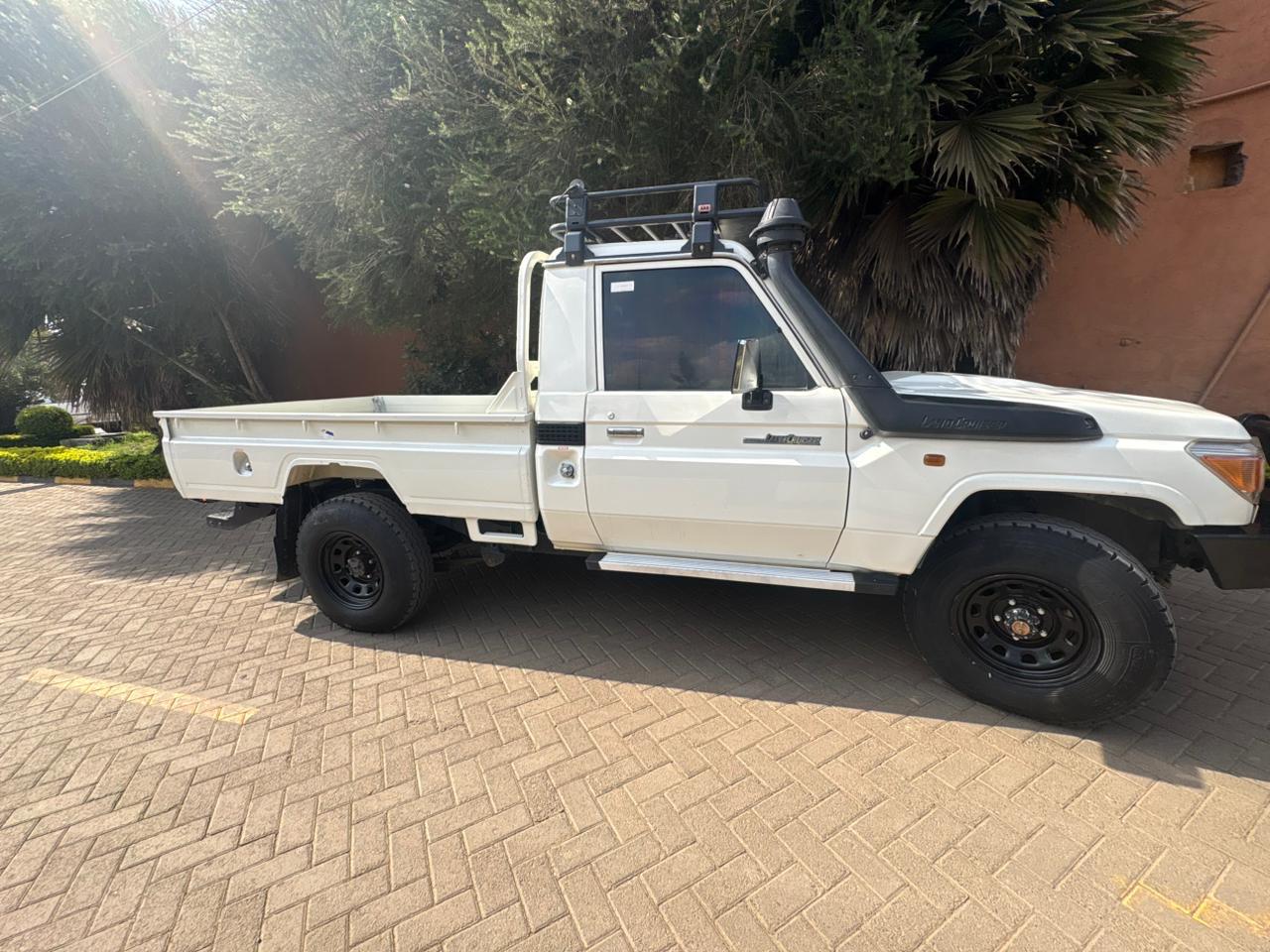 2023 Toyota Land Cruiser 79 Pickup EXUN photo 7