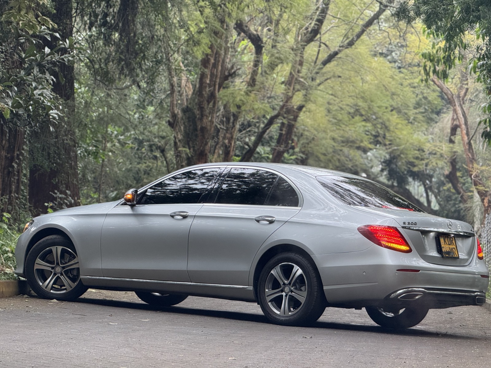 2017 Mercedes 𝐌𝐞𝐫𝐜𝐞𝐝𝐞𝐬 𝐁𝐞𝐧𝐳 𝐄𝟐0𝟎 photo 8