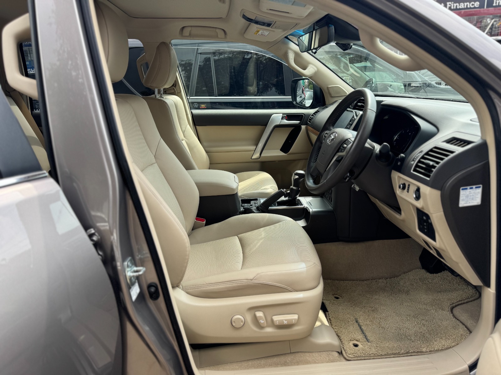 2022 Toyota LANDCRUISER-PRADO-TX.L photo 8