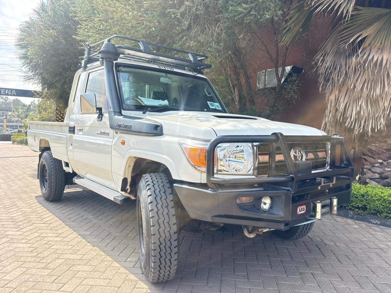 2023 Toyota Land Cruiser 79 Pickup EXUN photo 3
