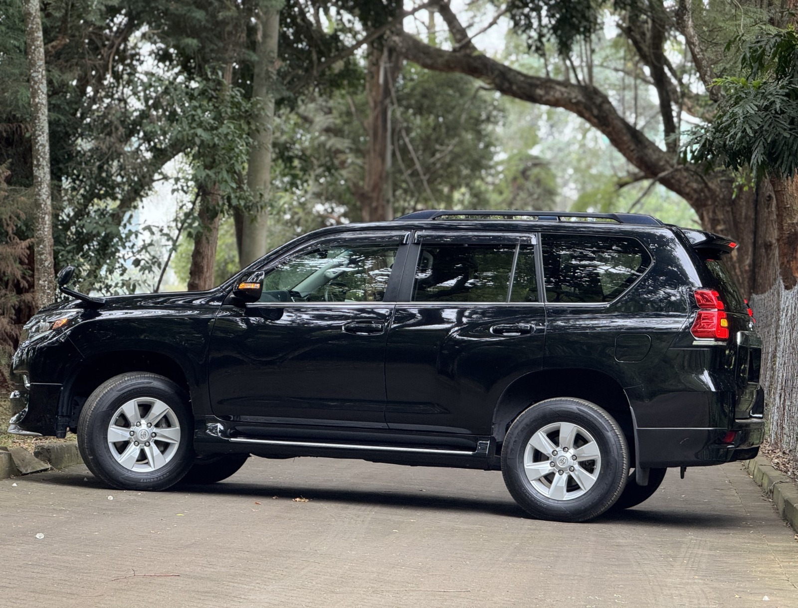 Toyota 𝐋𝐀𝐍𝐃𝐂𝐑𝐔𝐈𝐒𝐄𝐑 𝐏𝐑𝐀𝐃𝐎 𝐓𝐗.𝐋