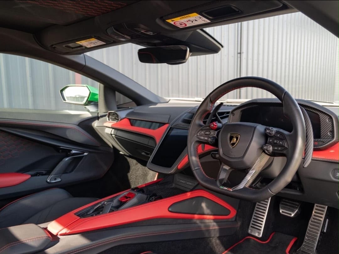 2024 Lamborghini Revuelto photo 14