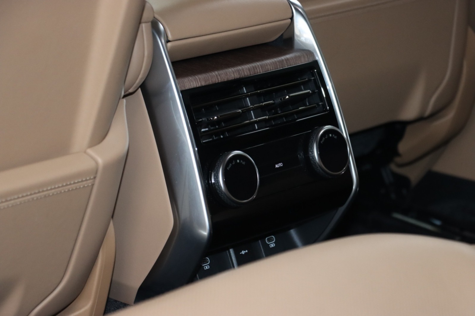 2023 Land Rover 𝐑𝐀𝐍𝐆𝐄 𝐑𝐎𝐕𝐄𝐑 𝐀𝐔𝐓𝐎𝐁𝐈𝐎𝐆𝐑𝐀𝐏𝐆𝐇𝐘 photo 13