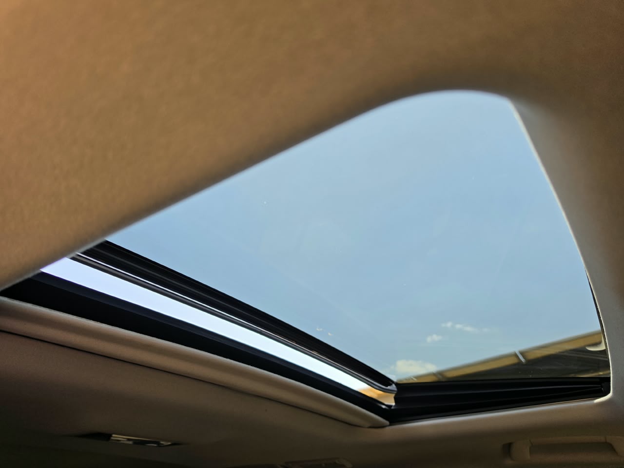 2016 Lexus LX570 photo 11