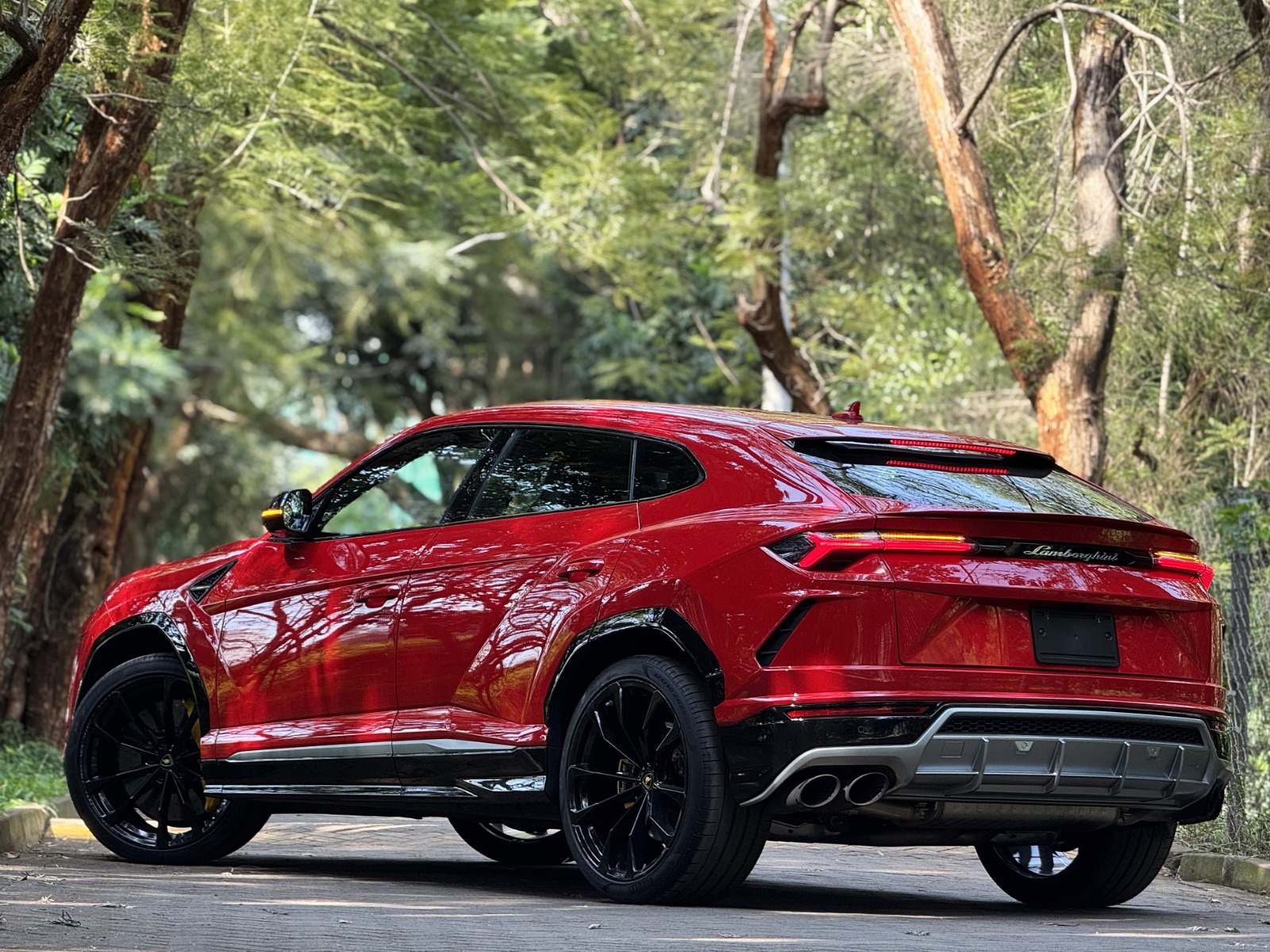 2019 Lamborghini Urus photo 3