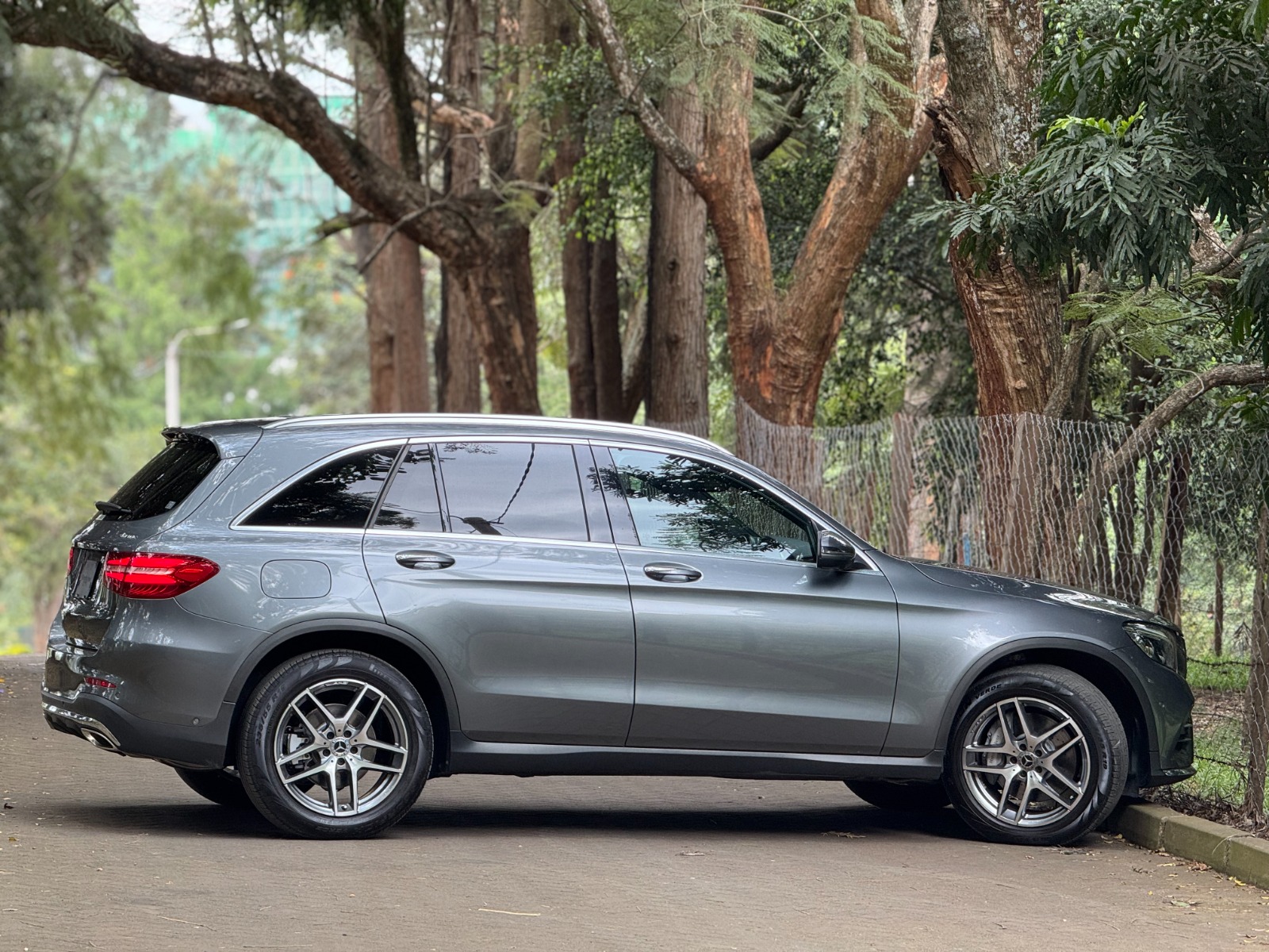 2019 Mercedes 𝐆𝐋𝐂𝟐𝟓𝟎 𝟒𝐌𝐀𝐓𝐈𝐂 photo 3