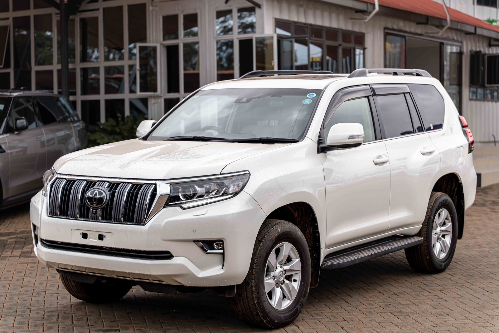 2020 Toyota PRADO TXL photo 2