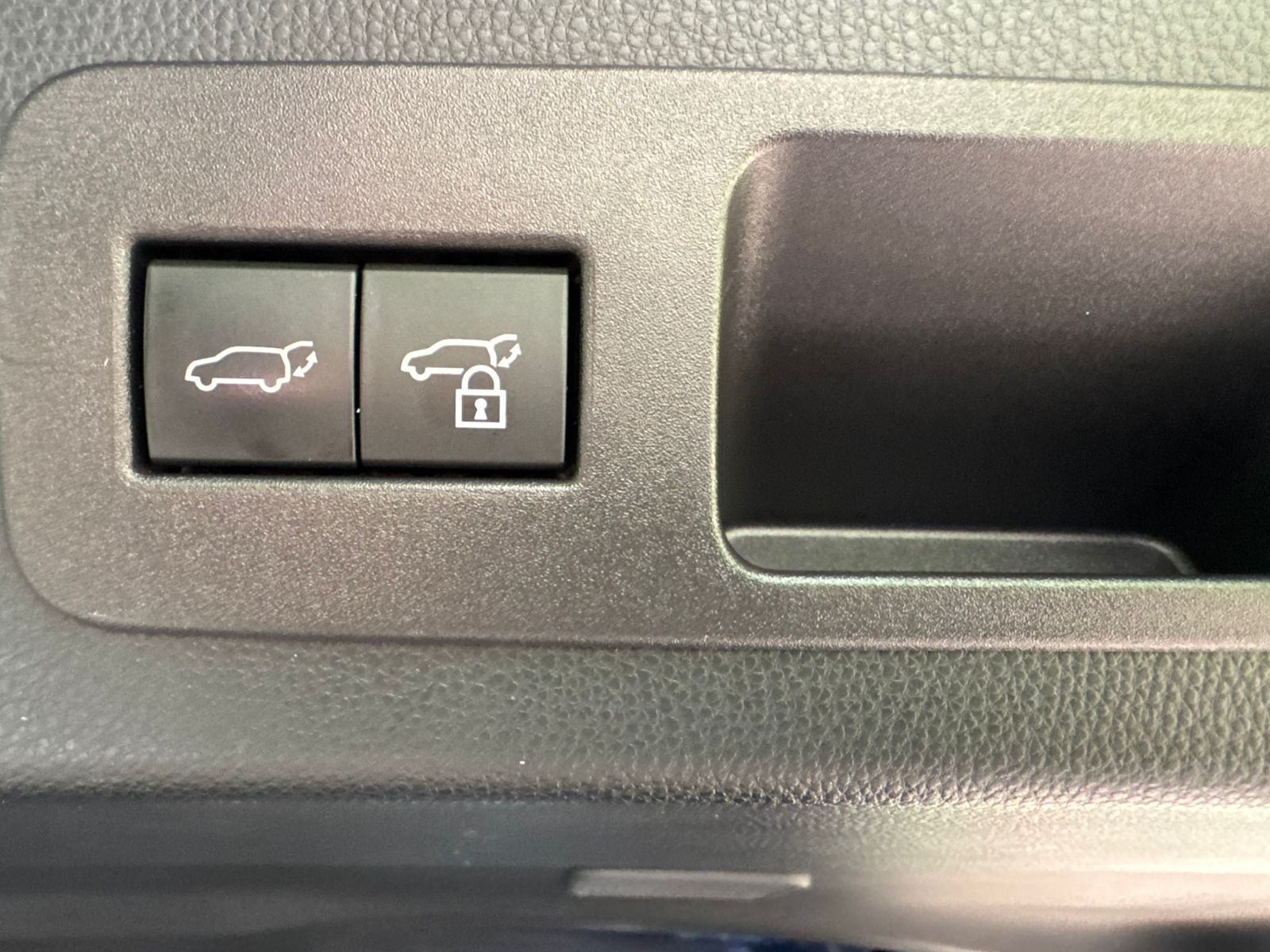 2022 Toyota 𝐋𝐀𝐍𝐃𝐂𝐑𝐔𝐈𝐒𝐄𝐑 𝐋𝐂𝟑𝟎𝟎 𝐆𝐑 𝐒𝐏𝐎𝐑𝐓 photo 12