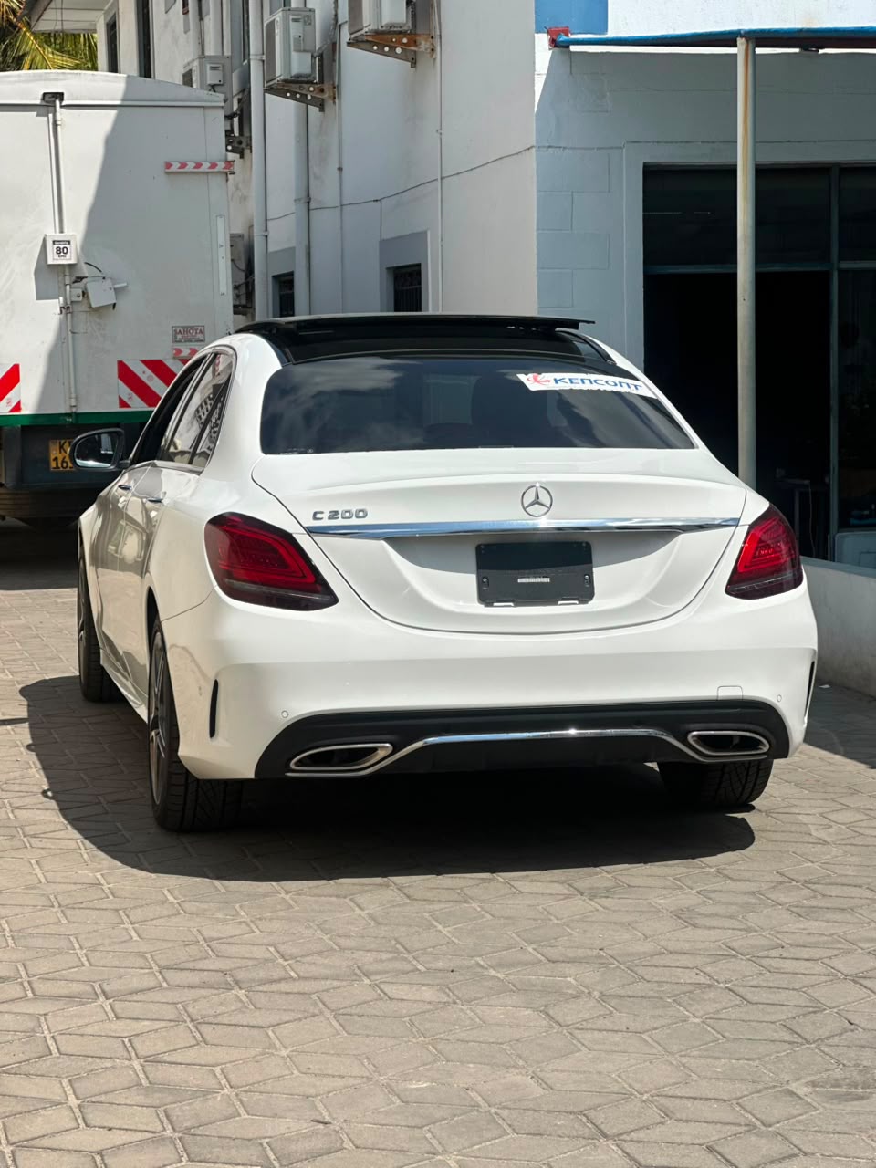 2019 Mercedes C200 photo 12