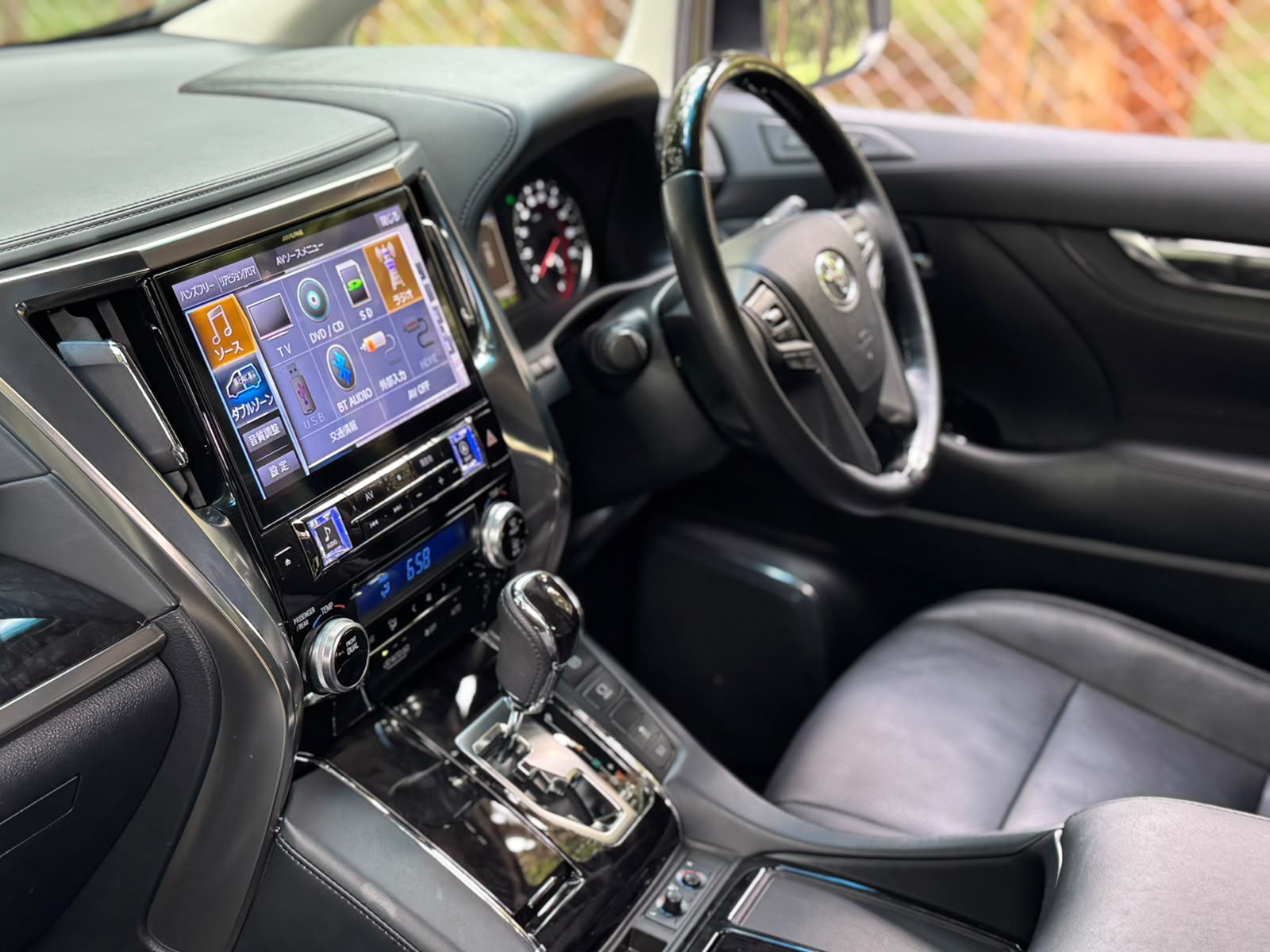 2019 Toyota 𝐕𝐄𝐋𝐋𝐅𝐈𝐑𝐄 photo 6