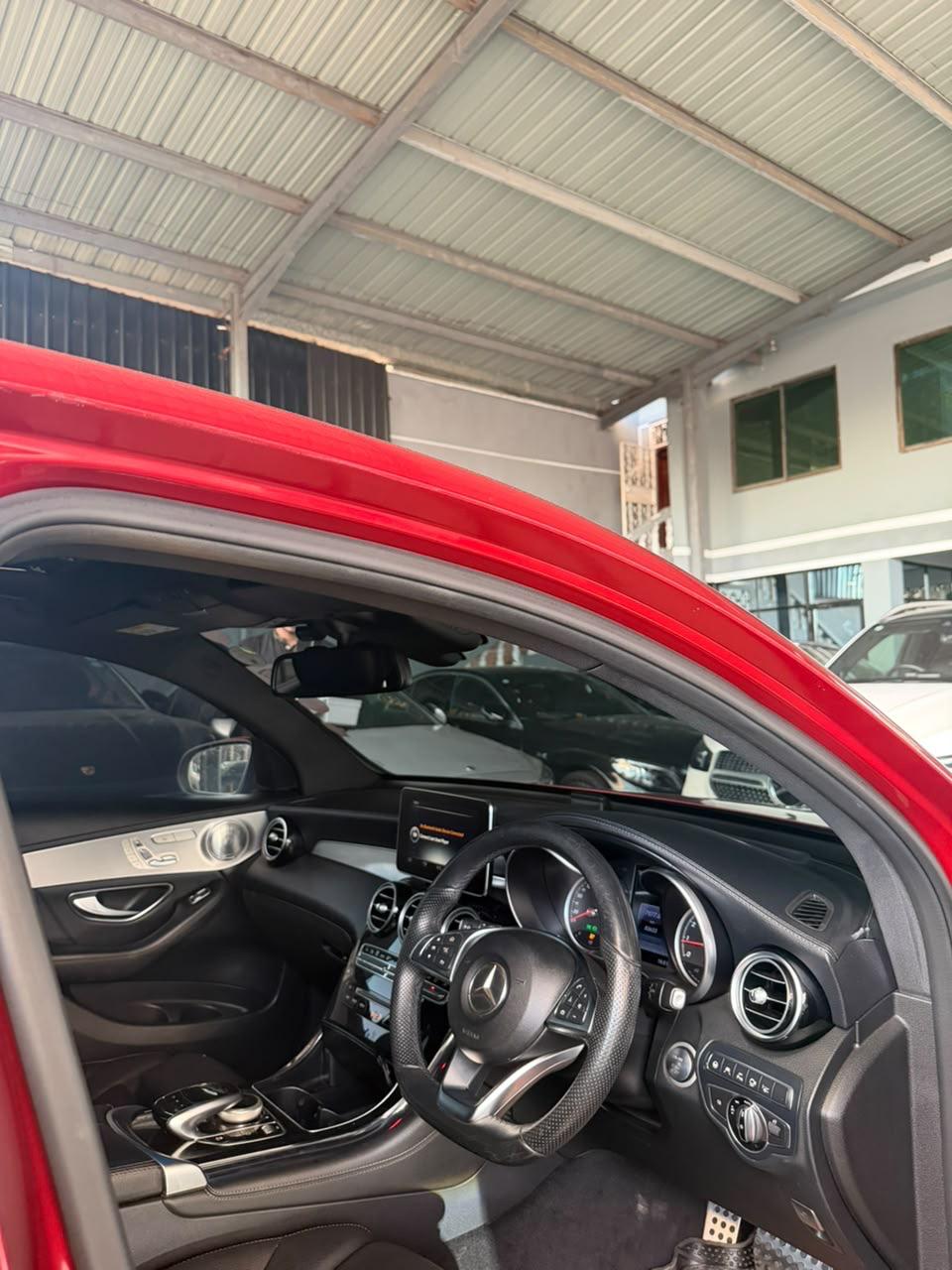 2026 Mercedes GLC250 Sunroof photo 4