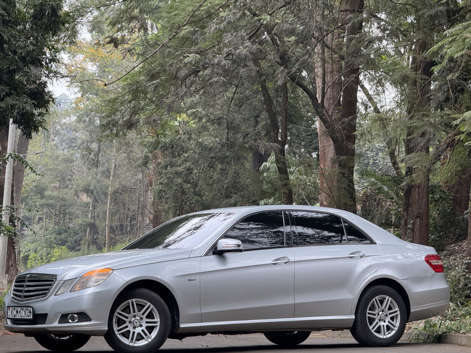 2010 Mercedes 𝐌𝐞𝐫𝐜𝐞𝐝𝐞𝐬 𝐁𝐞𝐧𝐳 𝐄𝟐𝟓𝟎 photo 14
